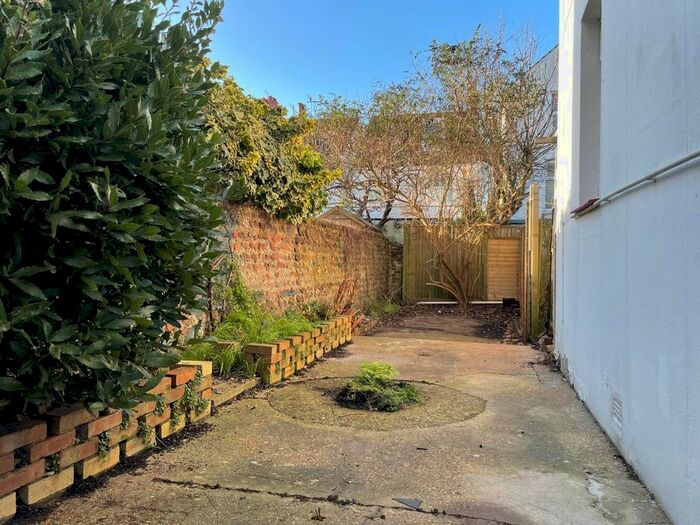 1 Bedroom Flat To Rent In Westbourne Gardens, Hove BN3