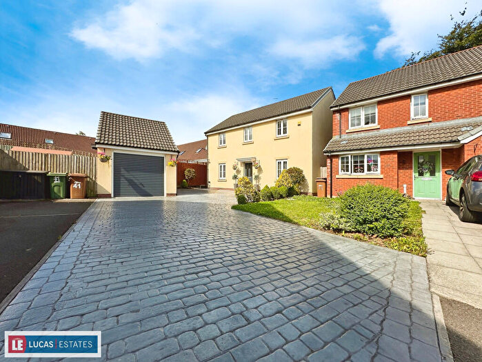4 Bedroom Detached House For Sale In Pendinas Avenue, Crumlin, Newport, NP11