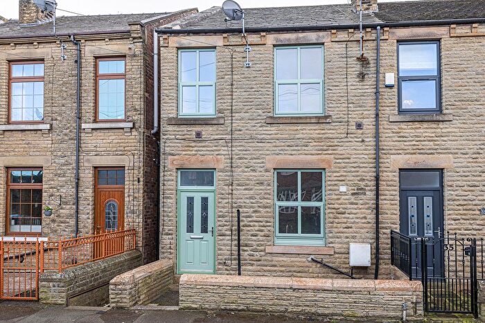 2 Bedroom End Of Terrace House To Rent In The Knowl, Mirfield, WF14