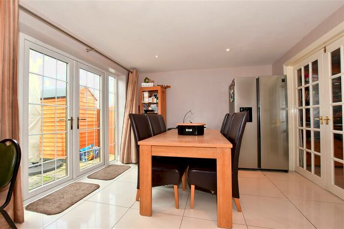 4 Bedroom Detached House For Sale In Walker Avenue, Fyfield, Ongar, Essex, CM5