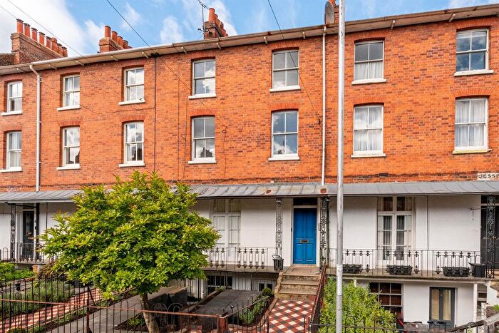 2 Bedroom Flat To Rent In Jesse Terrace, Reading, RG1