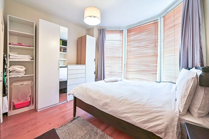 2 Bedroom Flat To Rent In Fordwych Road, West Hampstead, London, NW2