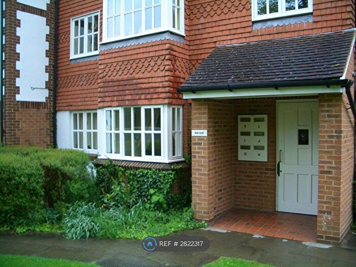2 Bedroom Flat To Rent In Arun Court, RG30