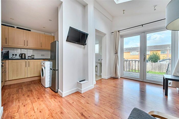 2 Bedroom Semi Detached House For Sale In Dorset Street, Reading, Berkshire, RG30