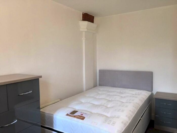 2 Bedroom Flat To Rent In Tabernacle Chapel, Bangor, Gwynedd, LL57