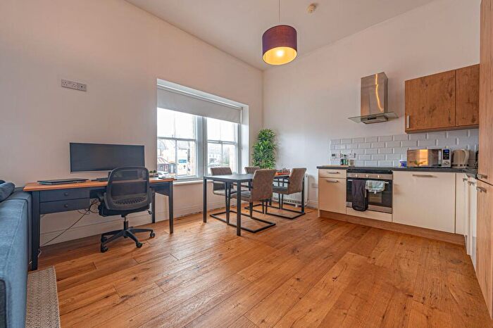 2 Bedroom Flat For Sale In Pentonville, Newport, NP20