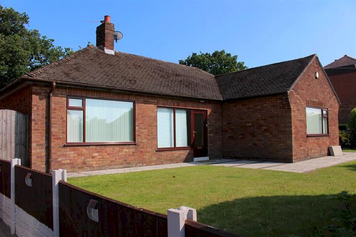 3 Bedroom Detached Bungalow To Rent In Marian Drive, Rainhill, Prescot, L35