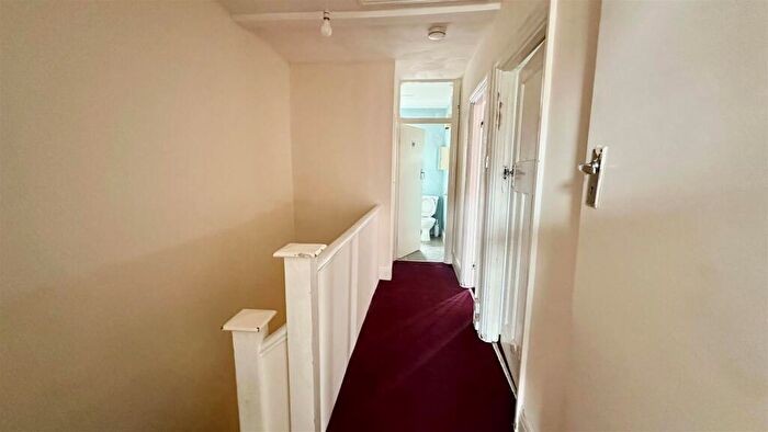 2 Bedroom Flat For Sale In Crabtree Lane, Lancing, BN15