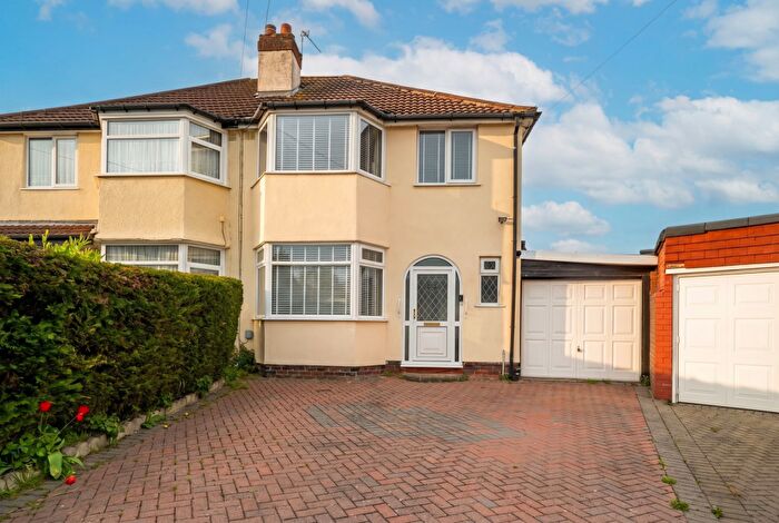 3 Bedroom Semi Detached House For Sale In Brooklands Close, Hall Green, Birmingham, B28