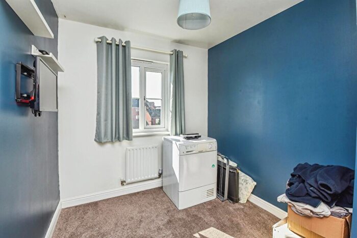 5 Bedroom End Of Terrace House For Sale In Middlefield Road, Chippenham, SN14