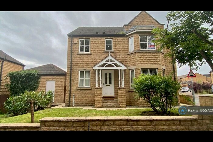 4 Bedroom Detached House To Rent In Upper Hall View, Halifax, HX3