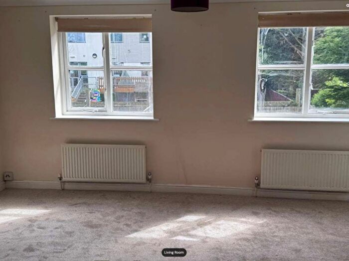 2 Bedroom Flat To Rent In Pickard Close, London, N14