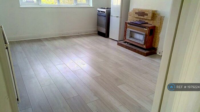 3 Bedroom Maisonette To Rent In Ashurst Drive, Ilford, IG6