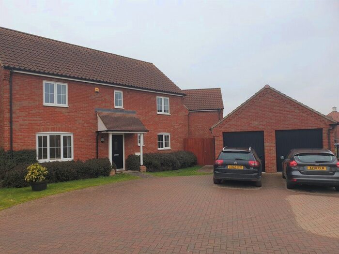 4 Bedroom Property To Rent In Albini Way, Wymondham, NR18