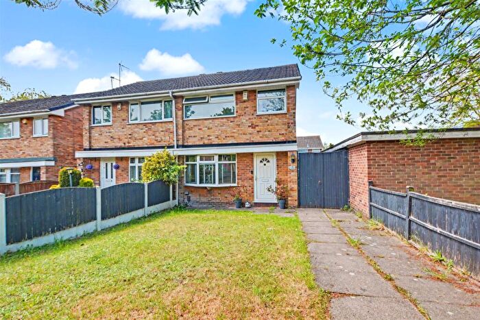 3 Bedroom Semi-Detached House For Sale In Cross Dale Walk, Nottingham, NG5