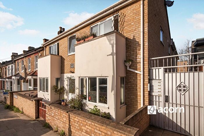 1 Bedroom Flat To Rent In Kimberley Avenue London, SE15