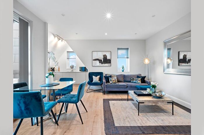 2 Bedroom Flat For Sale In High Street, Walton-On-Thames, KT12