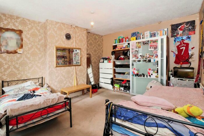 3 Bedroom Terraced House For Sale In Stapleton Road, Bristol, BS5