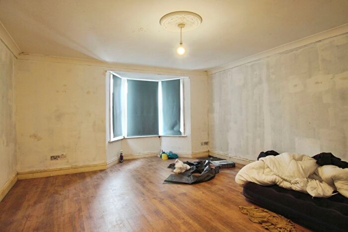 3 Bedroom Flat For Sale In High Street, Ramsgate, Kent, CT11