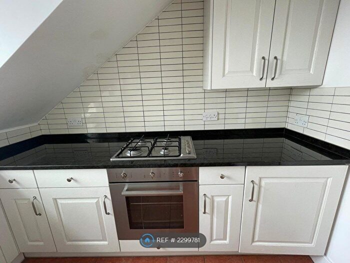 1 Bedroom End Of Terrace House To Rent In Adolphus Road, London, N4