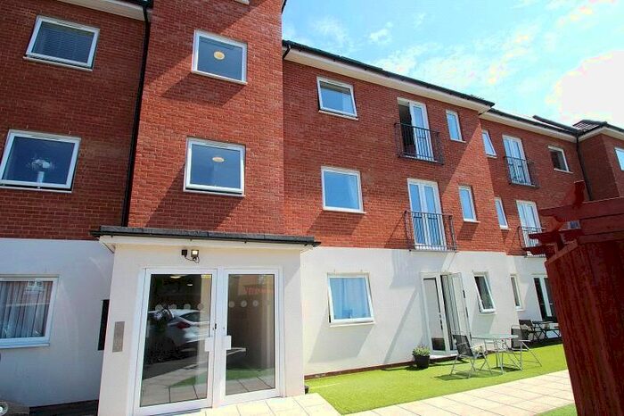 2 Bedroom Flat To Rent In North Street, Hornchurch, Essex, RM11