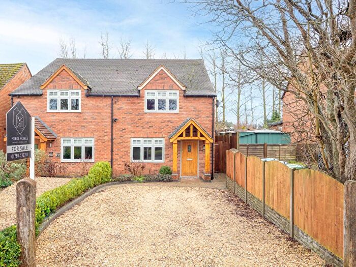 3 Bedroom Semi-Detached House For Sale In Park Lane, Snitterfield, CV37