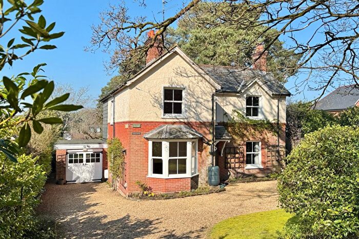 4 Bedroom Detached House For Sale In Ringwood Road, St. Ives, BH24