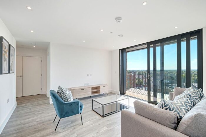 2 Bedroom Flat To Rent In Fairfield Avenue, Staines Upon Thames, London, TW18