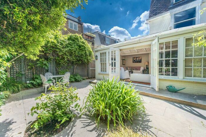 4 Bedroom Flat To Rent In Pooles Lane, Chelsea, London, SW10