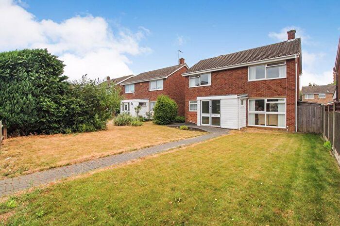 4 Bedroom Detached House For Sale In Thurlestone Close, Bedford, MK40