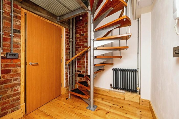 1 Bedroom Apartment For Sale In Bridge Street, Saxilby, Lincoln, LN1