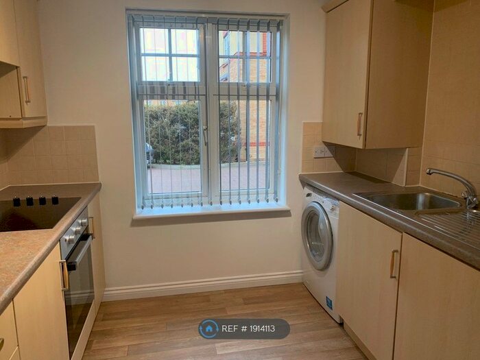 2 Bedroom Flat To Rent In Tavistock Close, Leeds, LS12