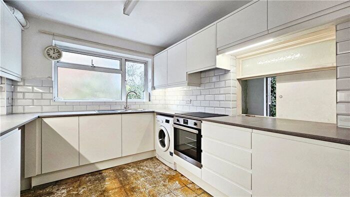 2 Bedroom Flat To Rent In Fordbridge Road, Ashford, Surrey, TW15
