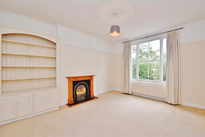 2 Bedroom Flat To Rent In St. Margarets Road, Twickenham, TW1
