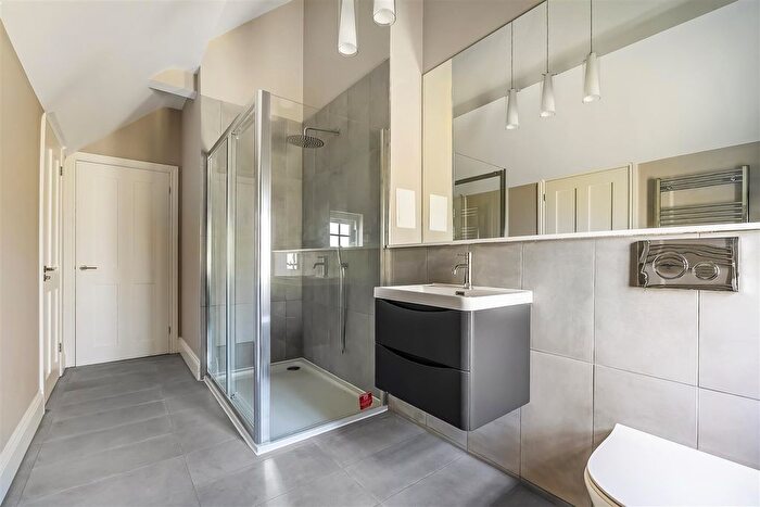 1 Bedroom Flat For Sale In Horsham Road, Beare Green, Dorking, RH5