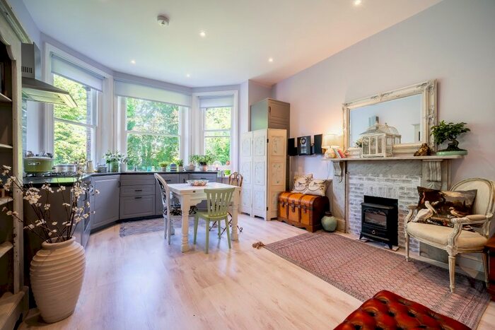 2 Bedroom Flat To Rent In Netherhall Gardens, London, NW3