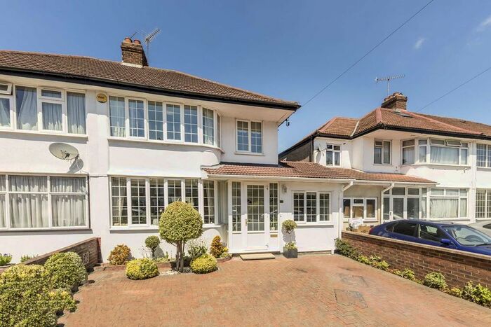 4 Bedroom Terraced House To Rent In Colwyn Avenue, Perivale, Greenford, UB6