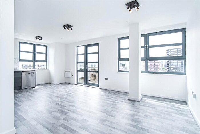 2 Bedroom Apartment To Rent In Southgate Road, London, N1