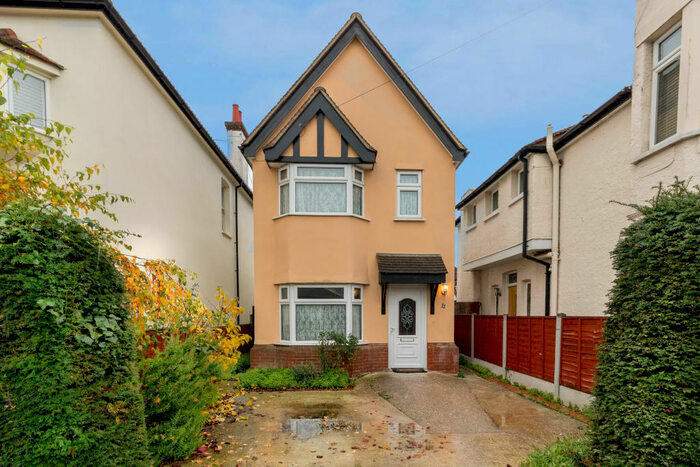 2 Bedroom House To Rent In Sandleigh Road, Leigh On Sea, SS9