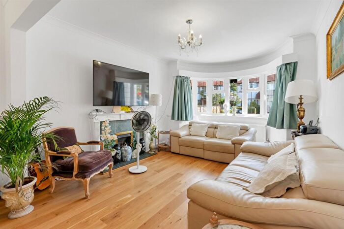 4 Bedroom Detached House To Rent In Uphill Grove, London, NW7