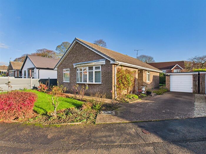 3 Bedroom Detached Bungalow For Sale In Wood View, Swanland, HU14