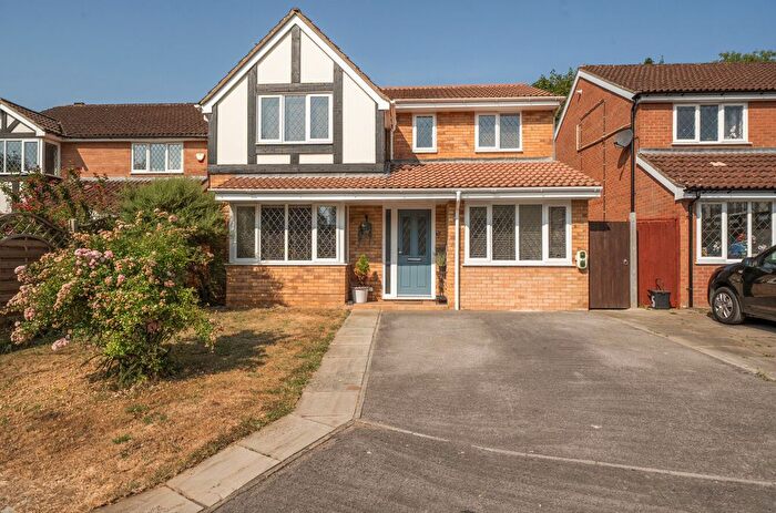 4 Bedroom Detached House For Sale In Watson Close, Wokingham, Berkshire, RG40