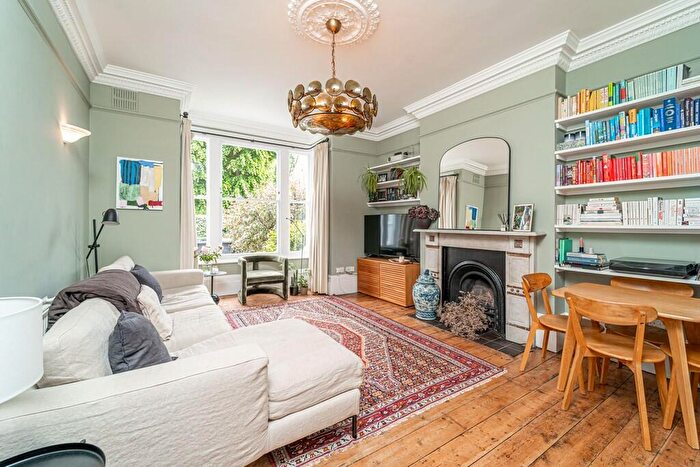 2 Bedroom Apartment For Sale In Dickenson Road, Crouch End, N8