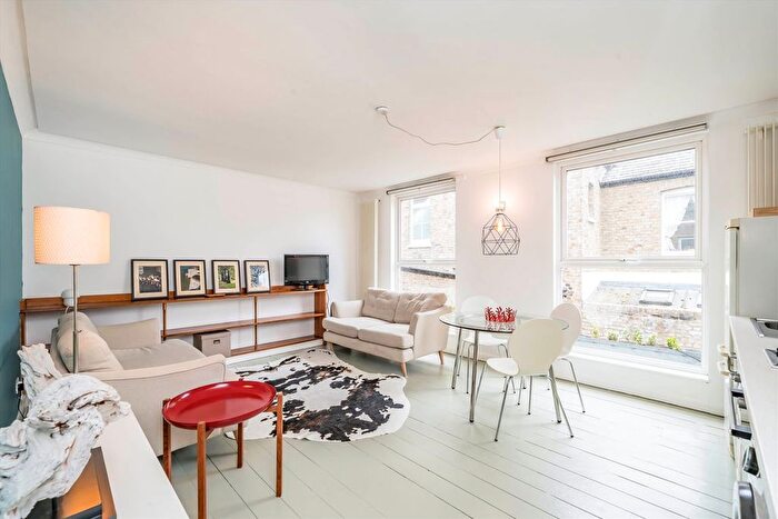 1 Bedroom Property To Rent In Kelfield Mews, North Kensington, W10