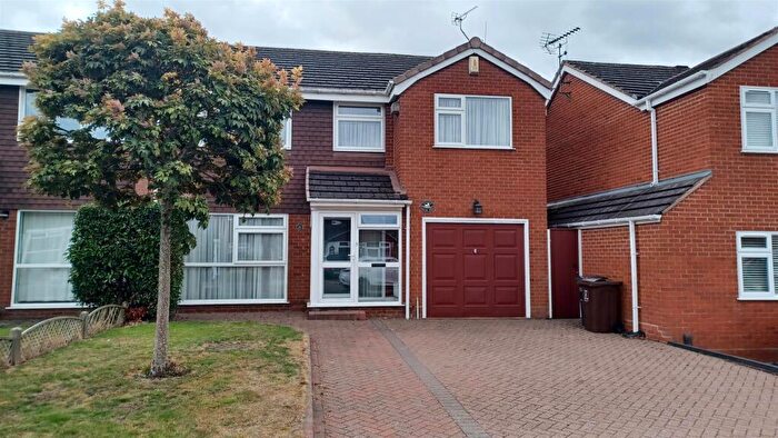 4 Bedroom Semi-Detached House To Rent In Willow Drive, Cheswick Green, Solihull, B90