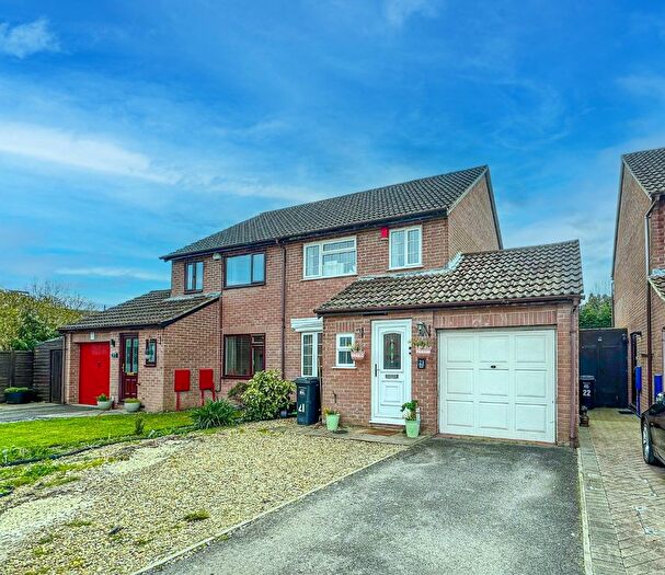 3 Bedroom Semi Detached House For Sale In Leyton Drive, Bridgwater, Somerset, TA6