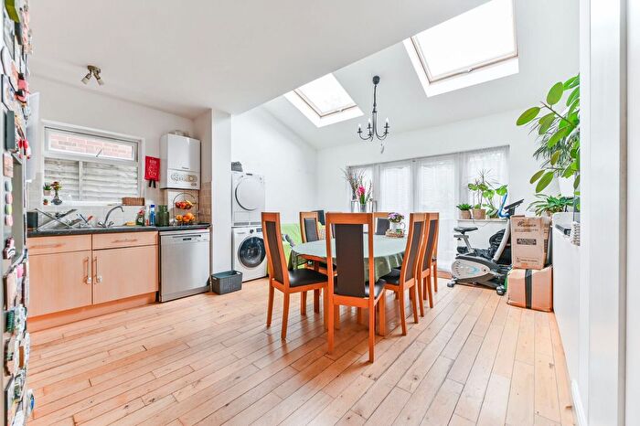 2 Bedroom Flat To Rent In Dale Park Road, London, Upper Norwood, London, SE19
