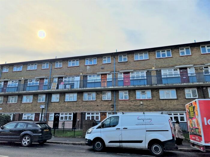 3 Bedroom Maisonette To Rent In Beaconsfield Road, Canning Town, E16