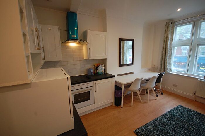 Studio To Rent In Chiswick High Road, London, W4