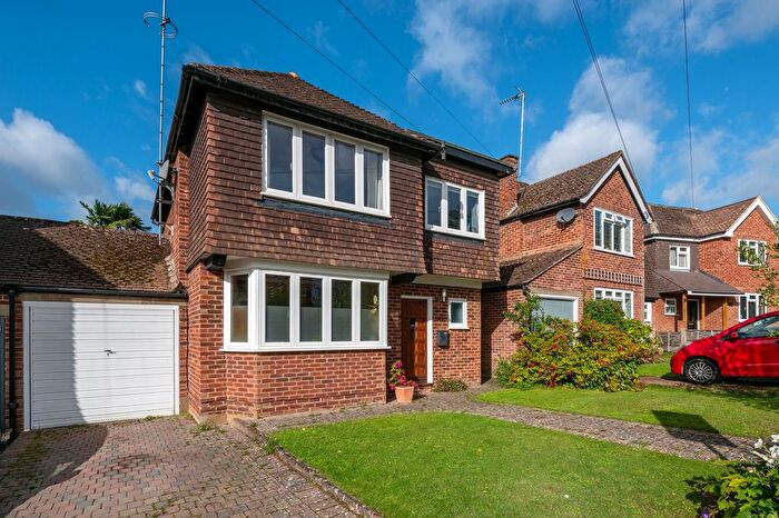 3 Bedroom Detached House For Sale In Vogan Close, Reigate, RH2